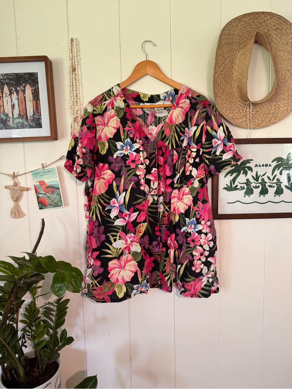 ✨Women's Floral Button-Front Top - Black with Pink Floral✨